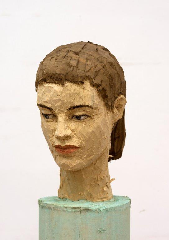 Stephan Balkenhol, Kopfsule Frau (Detail), 2020, Wawaholz, farbig gefasst, Hhe ca. 175 cm