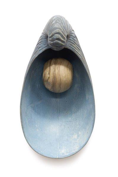 Gryphaea - Pappelholz, Erdpigment, Kalkstein - 2026 - 27 x 15 x 13 cm Gryphaea - Pappelholz, Erdpigment, Kalkstein - 2026 - 27 x 15 x 13 cm