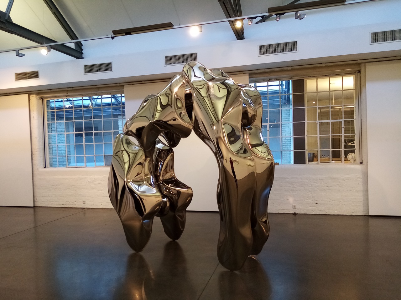 Thomas Kuehnapfel Ausstellungsansicht - steel - 2019 - 80 x 90 x 35 cm 